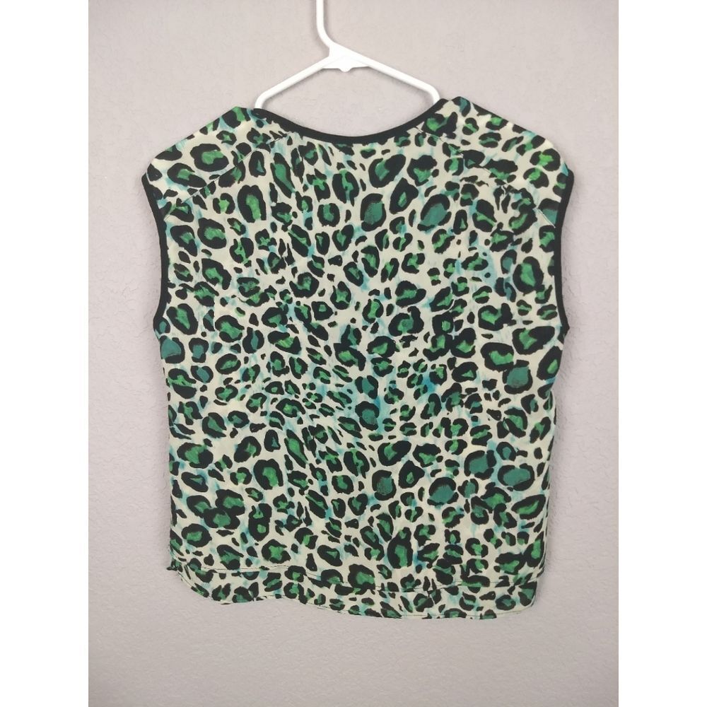 CAbi 3260 Jungle Cheetah Leopard Envy Green Short Sleeve Top Size XS - Picture 3 of 10